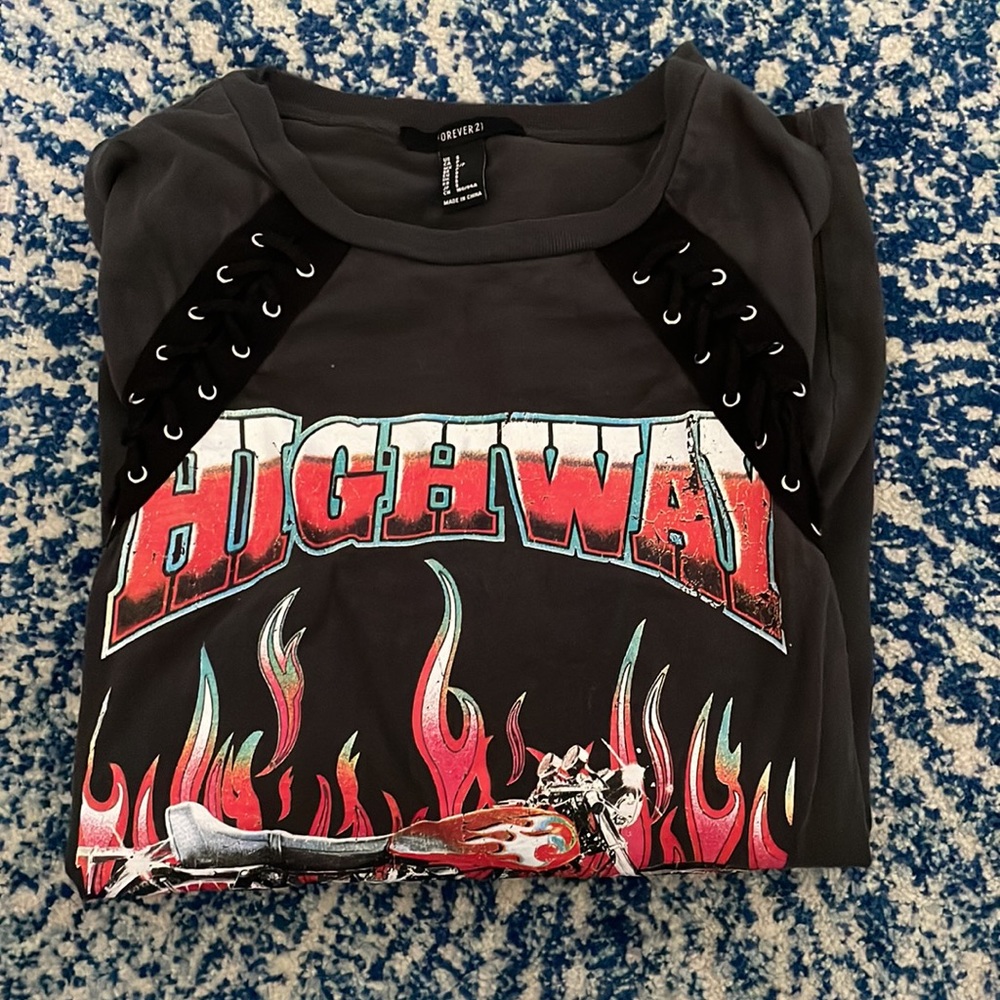 tshirt with laces